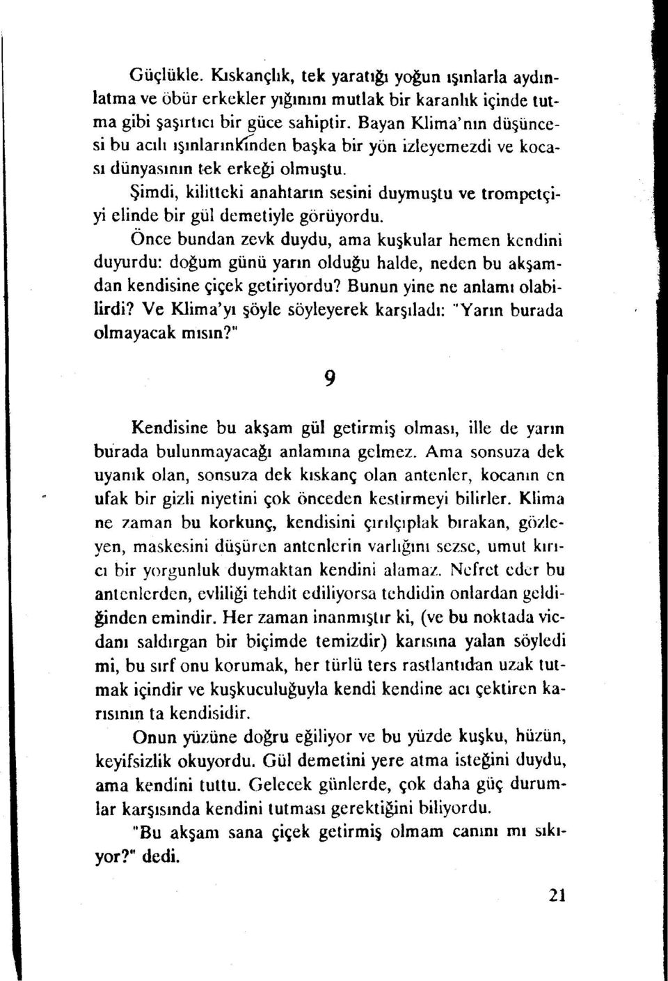 Şimdi, kilitteki anahtarın sesini duymuştu ve trompetçiyi elinde bir gül demetiyle görüyordu.