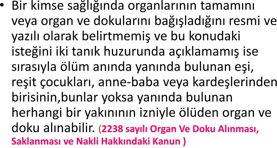 eşi, reşit çocukları, anne-baba veya kardeşlerinden birisinin,bunlar yoksa yanında bulunan herhangi bir