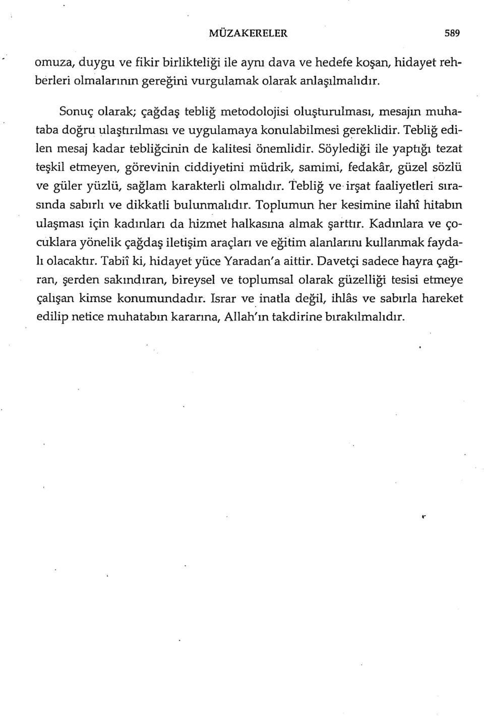 Söyledigi ile yaphğı tezat teşkil etmeyen, görevinin ciddiyetini müdrik, samimi, fedakar, güzel sözlü ve güler yüzlü, sağlam karakterli olmalıdır.