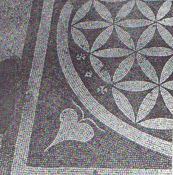 Resim 39) Resim 39: AB2 Odası Taban Mozaiği A evinin son mekânlarından, AB3 odasından B evine geçilmektedir.