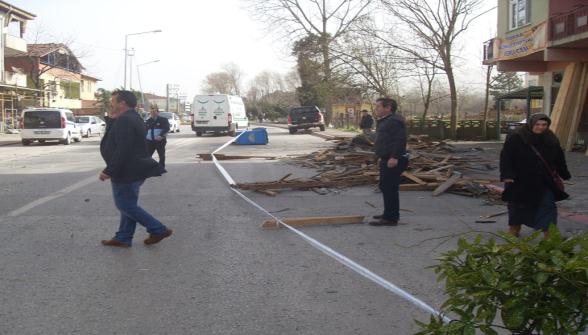 Doğal Afet ve Yangınlarda Yapılan Çalışmalar Kartepe İlçesi bulvar, cadde, sokak, kent meydanları ve yerleşim alanlarında su baskını veya doğal afet olabilecek noktalar tespit edilmiş ve bu manası