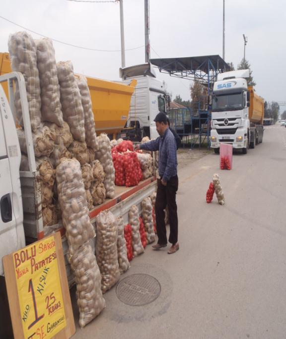 Seyyar Satış Denetimi İlçemiz sınırları dahilinde seyyar olarak, sesli anons yaparak veya rastgele yerlere tezgah açarak gıda satışı yapan esnafların denetimi her gün yapılmış ve bu satıcıların