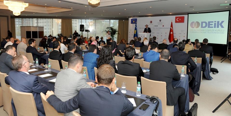 DEİK/Türkiye-Kosova İş Konseyi Başkanı Muharrem Geylan, bağımsızlığını elde etmesi üzerinden geçen 8 yıl içinde, Kosova nın çok önemli gelişmeler gösterdiğini, bu kapsamda AB ile imzalanan İstikrar