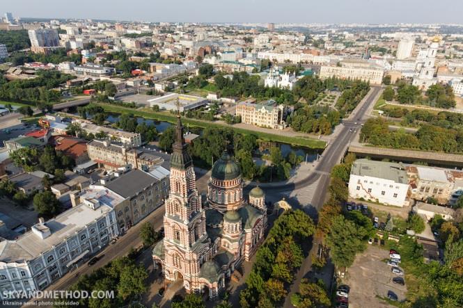 UKRAYNA HARKOV ŞEHRİ ( KHARKOV) Harkov Şehri : Ukraynanın kuzeydoğusunda yeralmaktadır. Harkov şehri Ukraynanın Kievden önceki Eski başkenti olup şehir 2 Milyondan fazla nüfusa sahiptir.