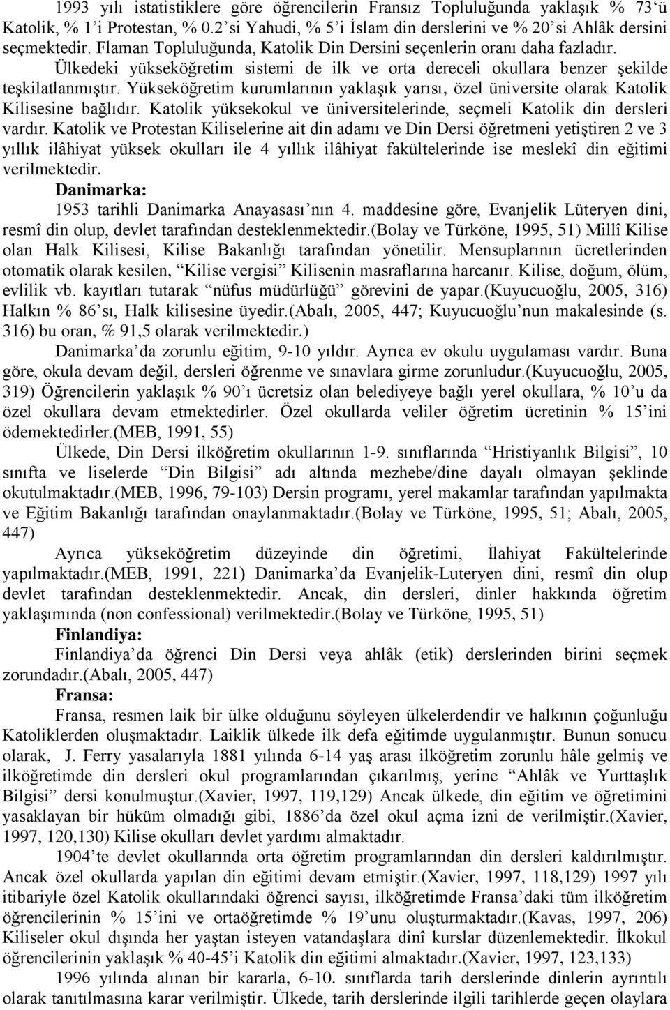 Yükseköğretim kurumlarının yaklaşık yarısı, özel üniversite olarak Katolik Kilisesine bağlıdır. Katolik yüksekokul ve üniversitelerinde, seçmeli Katolik din dersleri vardır.