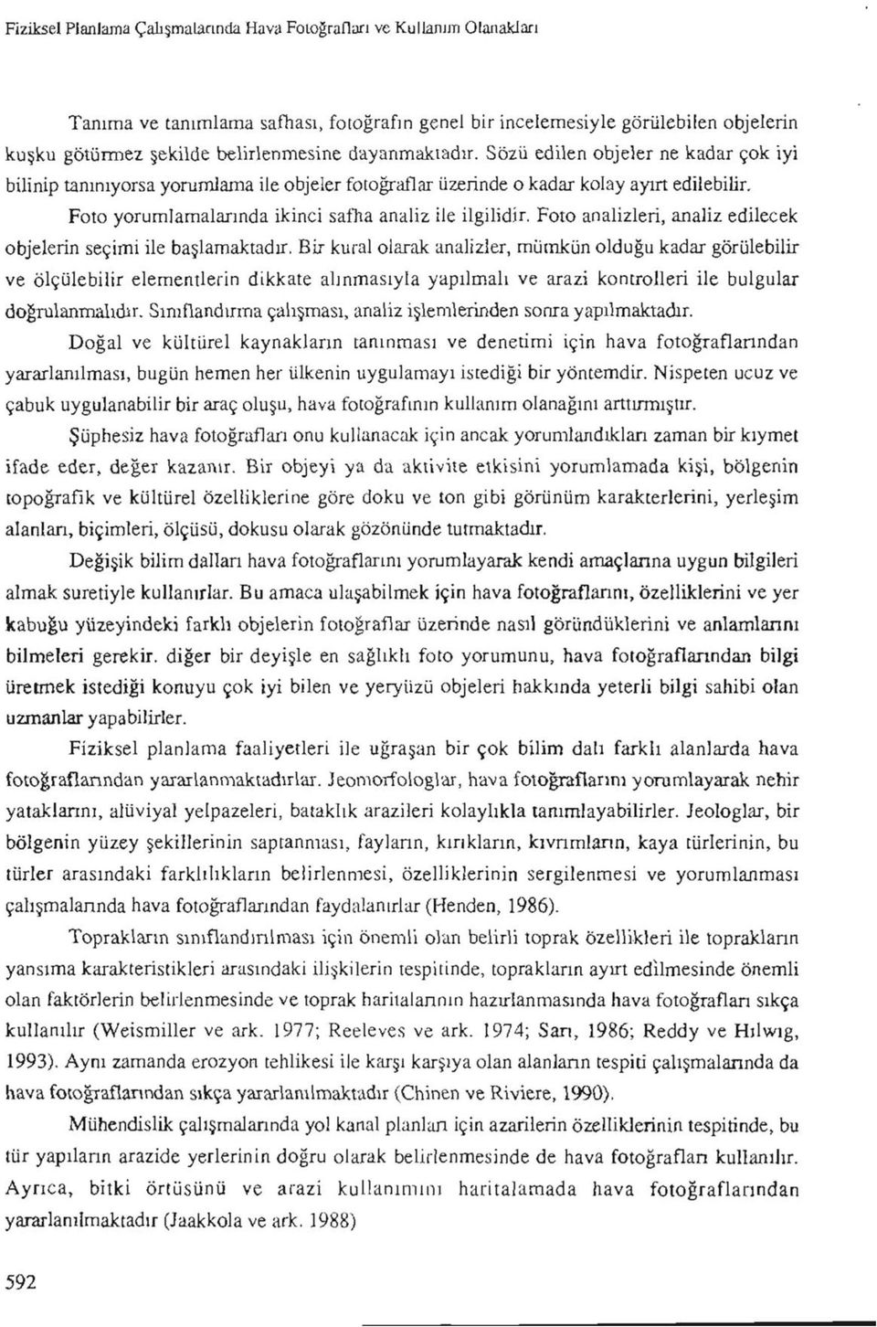 Foto yorumlamalarında ikinci safha analiz ile ilgilidir. Foto analizleri, analiz edilecek objelerin seçimi ile başlamaktadır.