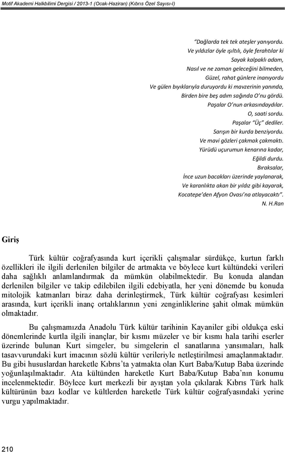 Birden bire beş adım sağında O nu gördü. Paşalar O nun arkasındaydılar. O, saati sordu. Paşalar Üç dediler. Sarışın bir kurda benziyordu. Ve mavi gözleri çakmak çakmaktı.