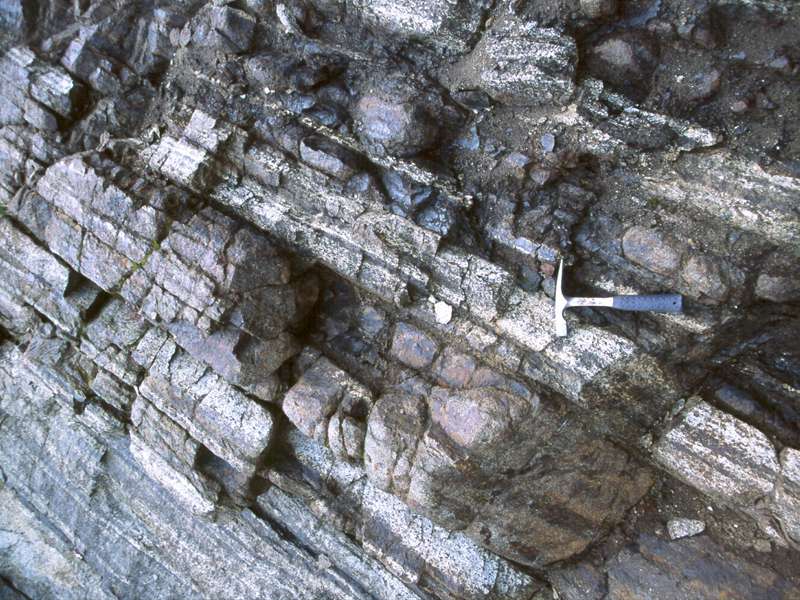 a1) KATMANLI (STRATĠFORM) KROMĠT YATAKLARI Tektonik Ortam: Stratiform kromit