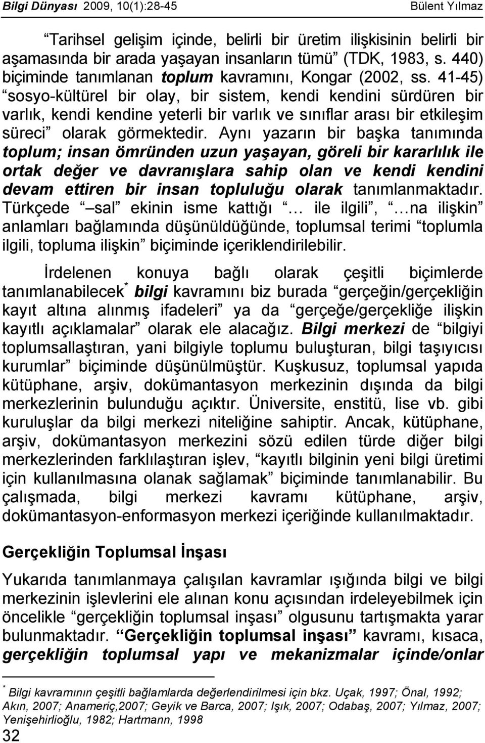 41-45) sosyo-kültürel bir olay, bir sistem, kendi kendini sürdüren bir varlık, kendi kendine yeterli bir varlık ve sınıflar arası bir etkileşim süreci olarak görmektedir.