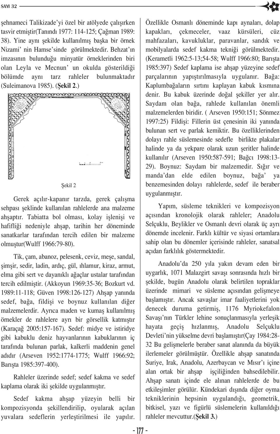 Behzat n imzas n n bulundu u minyatür örneklerinden biri olan Leyla ve Mecnun un okulda gösterildi i bölümde ayn tarz rahleler bulunmaktad r (Suleimanova 1985). (fiekil 2.