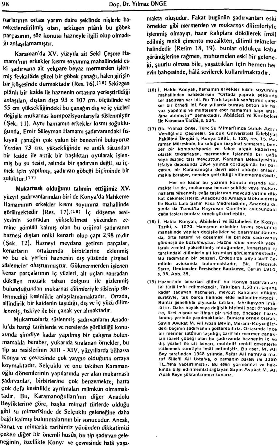 yüzyıla ait Seki Çeşme Hamamı'nın erkekler kısmı soyunma mahallindeki eski şadırvana ait yekpare beyaz mermerden işlenmiş fevkalâde güzel bir göbek çanağı, halen girişin bir köşesinde durmaktadır