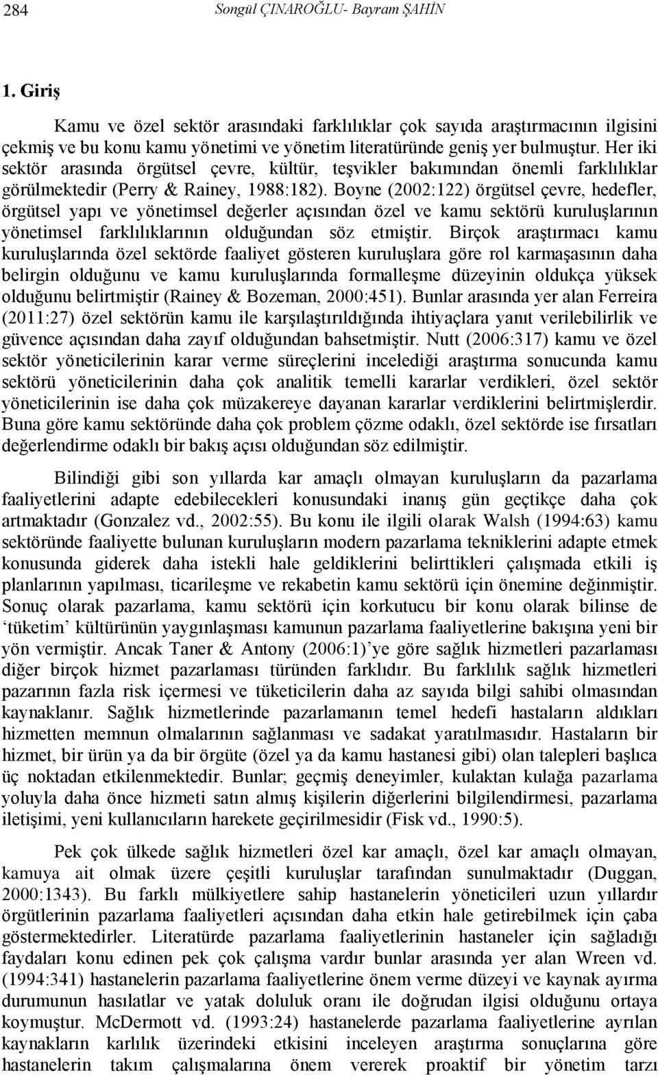 Boyne (2002:122) örgütsel çevre, hedefler, örgütsel yapı ve yönetimsel değerler açısından özel ve kamu sektörü kuruluşlarının yönetimsel farklılıklarının olduğundan söz etmiştir.