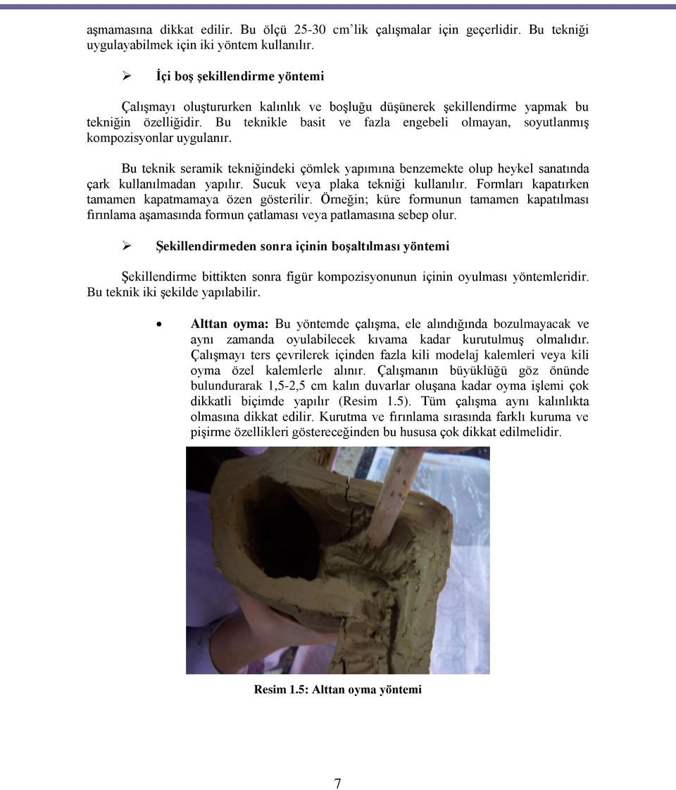 Bu teknikle basit ve fazla engebeli olmayan, soyutlanmış kompozisyonlar uygulanır. Bu teknik seramik tekniğindeki çömlek yapımına benzemekte olup heykel sanatında çark kullanılmadan yapılır.