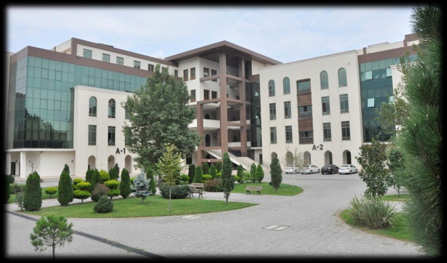 Eğitim Ortamı Bölümümüzde eğitim Mimar Sinan Kampüsü, A-1 Blokta, modern derslik ve laboratuvarlarda gerçekleştirilmektedir.
