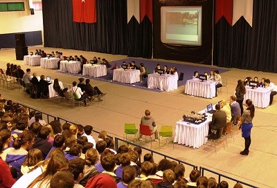 Geleneksel hale gelen Quiz Show bu yıl yine 4 kampüsümüzden gelen öğrencilerin oluşturdukları takımlar arasında gerçekleşti ve öğrencilerimiz hem farklı kampüslerden gelen arkadaşlarıyla kaynaşma hem