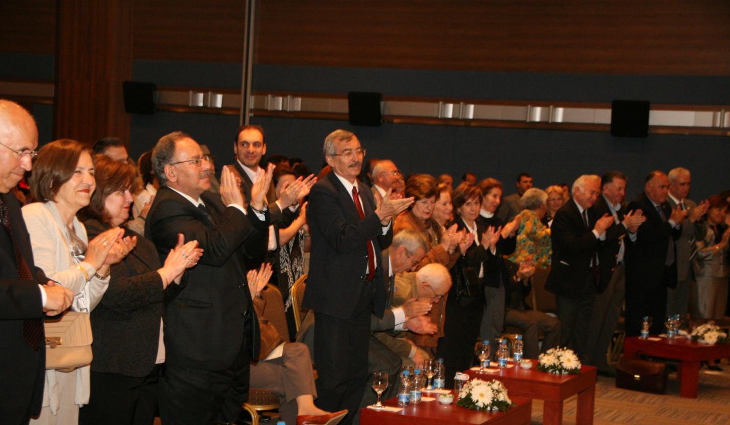 30 ETKİNLİKLER Gösteri izleyiciler tarafından dakikalarca ayakta alkıģlandı. Türkiye Barolar Birliği BaĢkanı Av. V.