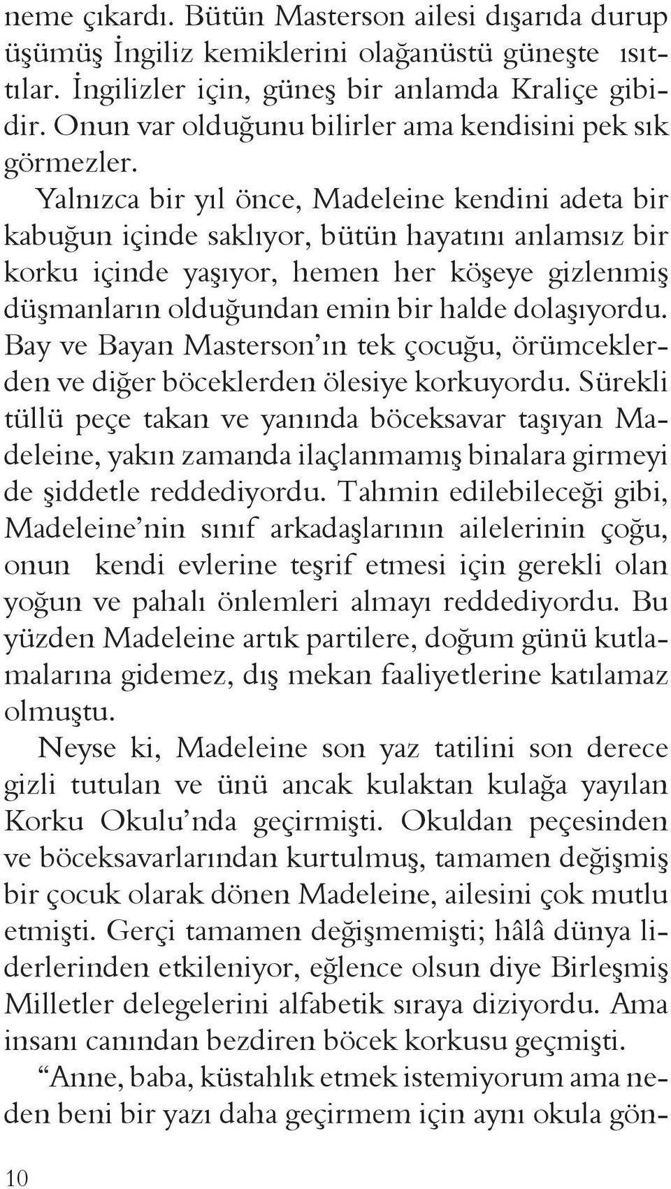 Yalnızca bir yıl önce, Madeleine kendini adeta bir kabuğun içinde saklıyor, bütün hayatını anlamsız bir korku içinde yaşıyor, hemen her köşeye gizlenmiş düşmanların olduğundan emin bir halde