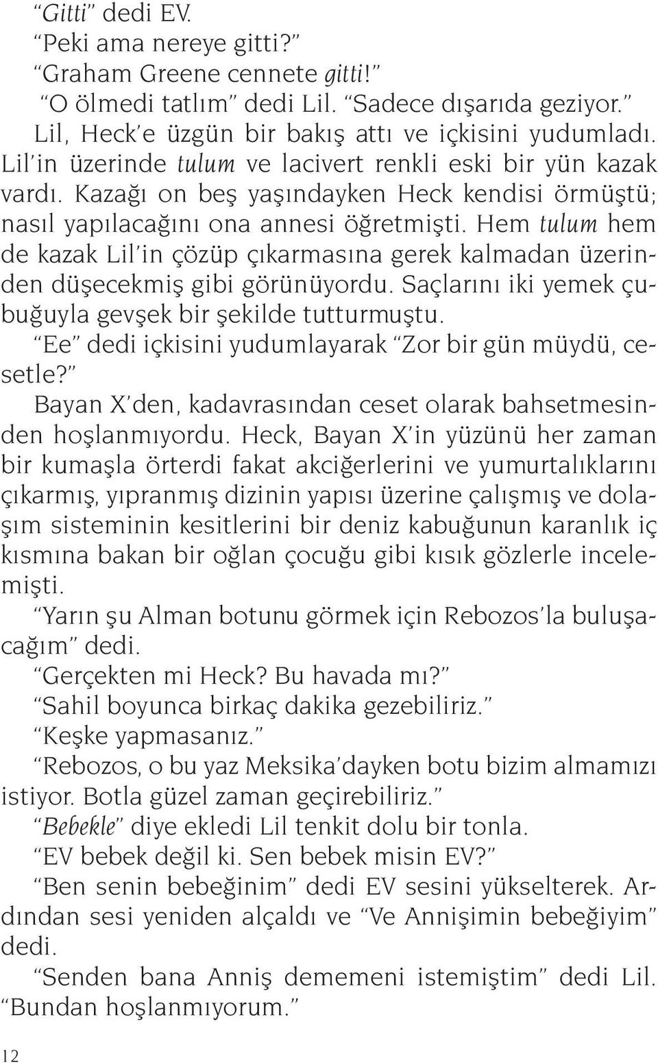 Hem tulum hem de kazak Lil in çözüp çıkarmasına gerek kalmadan üzerinden düşecekmiş gibi görünüyordu. Saçlarını iki yemek çubuğuyla gevşek bir şekilde tutturmuştu.