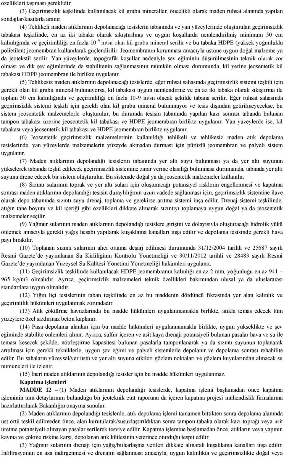 nemlendirilmiş minimum 50 cm kalınlığında ve geçirimliliği en fazla 10-9 m/sn olan kil grubu mineral serilir ve bu tabaka HDPE (yüksek yoğunluklu polietilen) jeomembran kullanılarak güçlendirilir.