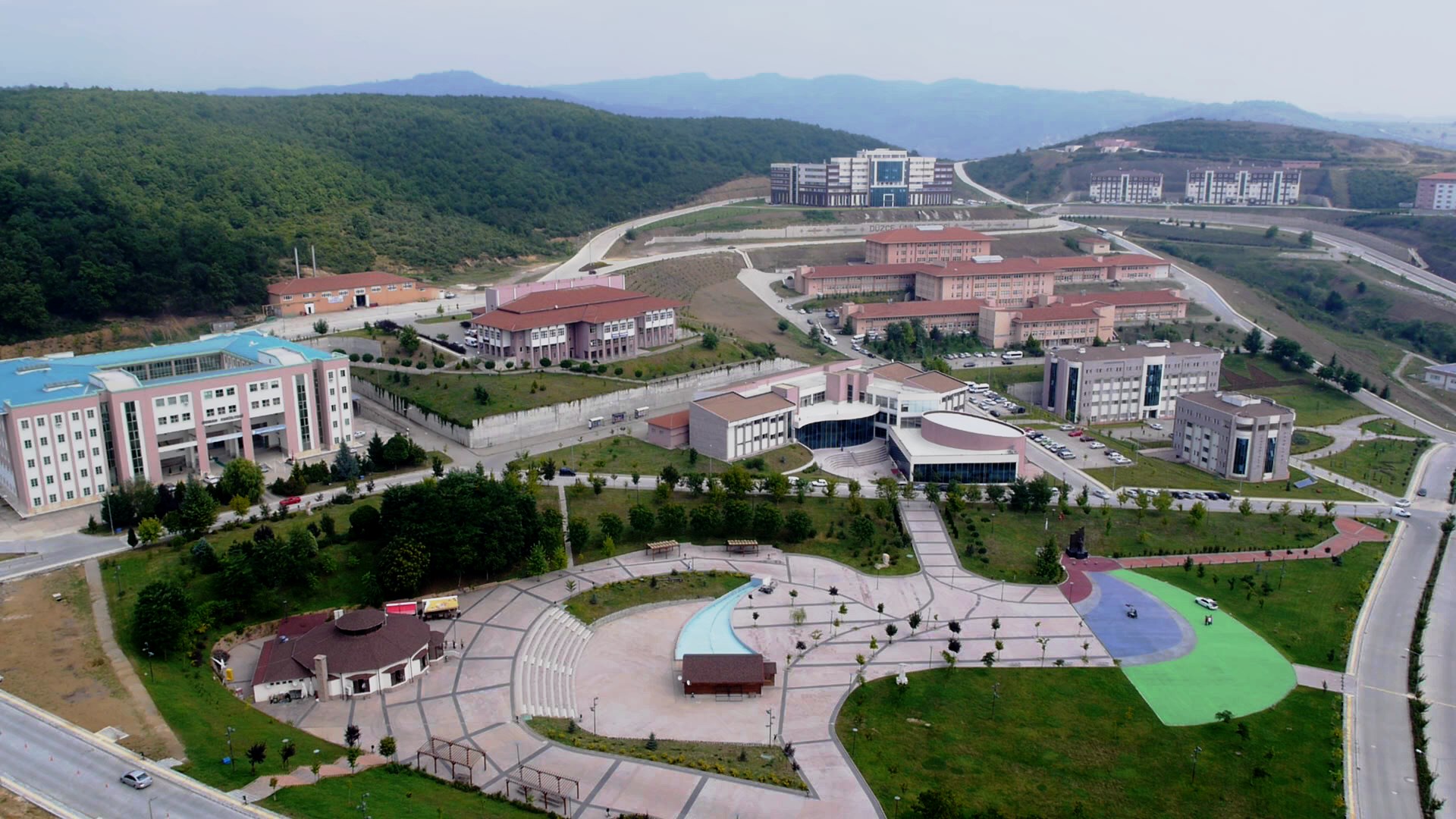 Asistan Köşesi Düzce ve Düzce Üniversitesi Arş. Gör. Ersin BEYAZÇİÇEK Düzce Üniversitesi Tıp Fakültesi, Fizyoloji AD, Düzce Düzce Üniversitesi, 17 Mart 2006 tarihinde kurulmuştur.