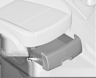 60 Eşya saklama ve bagaj bölümleri Modele bağlı olarak, bardak tutucular ön konsoldaki kapağın altında bulunmaktadır. Kapağı arkaya doğru itin.