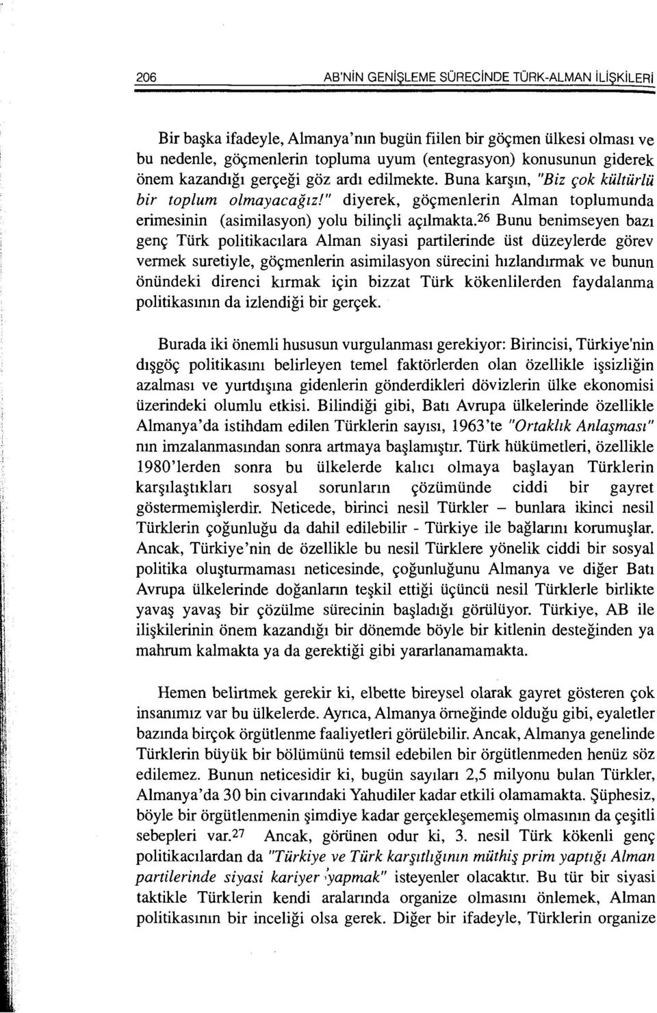 26 Bunu benimseyen baz1 gene; Tiirk politikac1lara Alman siyasi partilerinde list diizeylerde gorev vermek suretiyle, goc;menlerin asimilasyon siirecini h1zland1rmak ve bunun oniindeki direnci klrmak