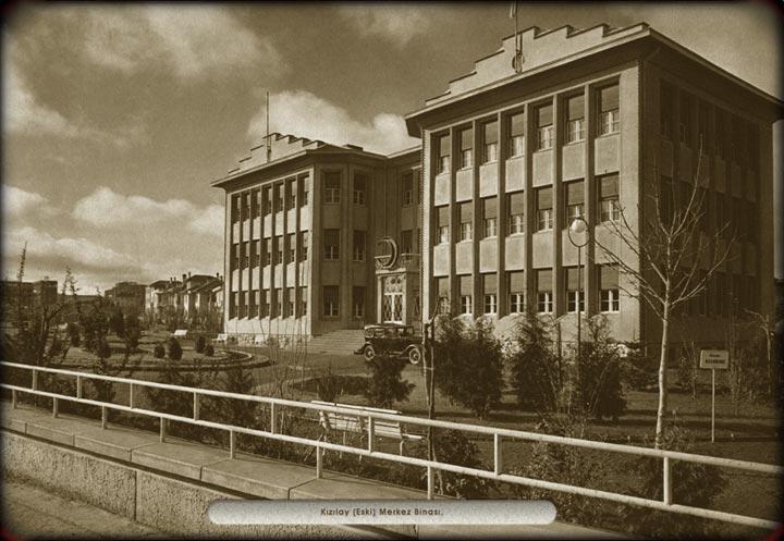 Kızılay Derneğinin ve özellikle bu yüce dernekte pek büyük bir faaliyet ve dirayetle özveride bulunan muhterem hanımlarımızın askerî harekâtta, Millî Mücadele nin başarıya ulaşmasında