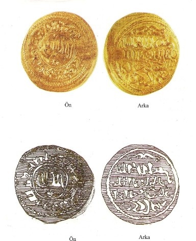 Ek 8-Siyavuş bin Keykavus (Cimri) namına, H. 675/M. 1276-77 yılında, kestirilmiş olunan bir diğer altın dinar. Dövme tekniğinde bastırılmış olunan ve 27 mm., 8. 90 gr.