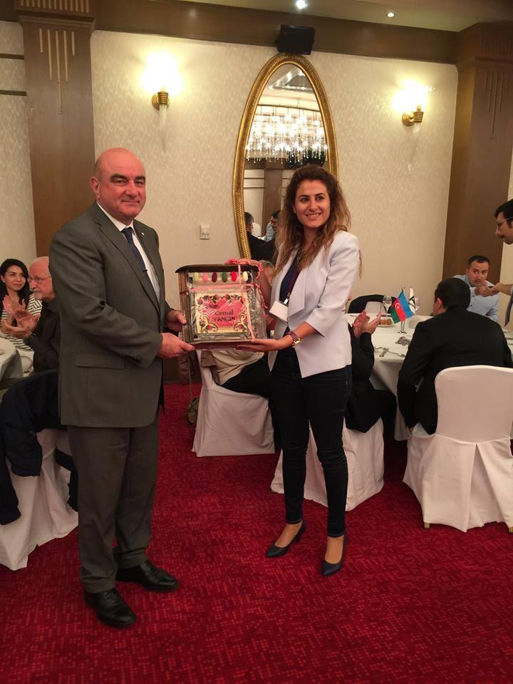 Kongrenin ikinci akşamında Azerbaycan Türkiye İşadamları Birliği (ATİB) Başkanı Cemal Yangın'ın katılımcılara verdiği yemek