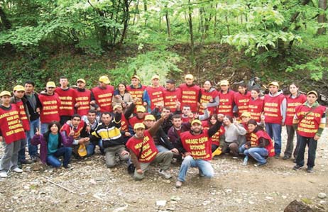 Ülkemizde Gençlik BASINA VE HALKIMIZA Biz de sizi seviyoruz Şafak; Biz de sizi seviyoruz Bahtiyar; Hoşçakalın.