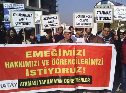 BİZ DEV-GENÇ'LİYİZ! UMUDUN SESİNİ HER TARAFA TAŞIYACAĞIZ! Yıldız Teknik Üniversitesi: Dev-Genç'liler, Yıldız Teknik Üniversitesi Davutpaşa Kampüsü nde Dergisi dağıtımı yaptılar.