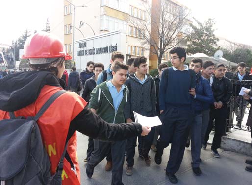 Bizler Halkın Mühendis Mimarlarıyız! Önlükler de Baretler de Çıkmayacak! AKP nin Katilleri Halkın Sahiplenmesi Karşısında Acizdir!