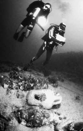 detailed imaging, drawing and research-oriented dives, two cargo amphorae and a jug were taken to the surface, which helped in dating this wreck to the late antique period (6 th -7 th centuries A.D.