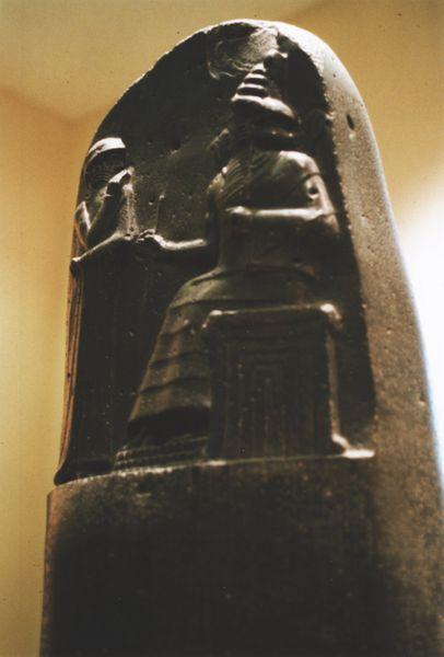 MÖ 1700-1500 yıllarındaki tıp uygulamalarına ilişkin kurallar ve yasalarıda içeren Hammurabi Kanunları nda 282