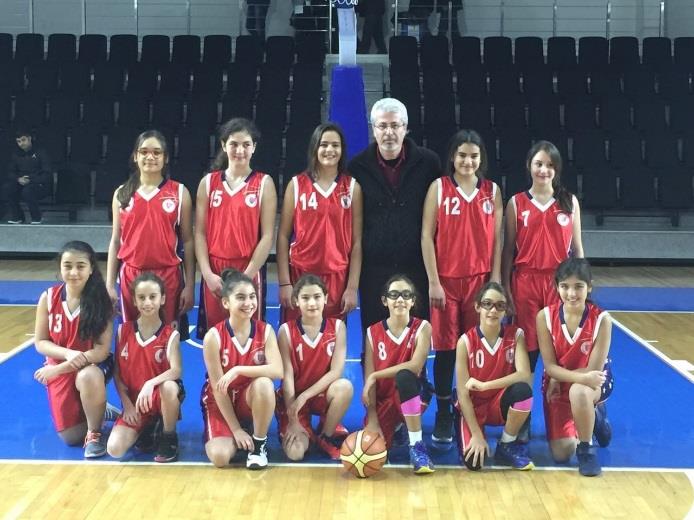 BASKET TAKIMIMIZI KUTLUYORUZ 2016-2017 Okullararası MEB turnuvasında Küçük Kız Basketbol Takımımız Yalçın Eskiyapan Ortaokulu nu 30/19 sayı farkla yenmiş ve final grubunda Ankara beşinciliğini