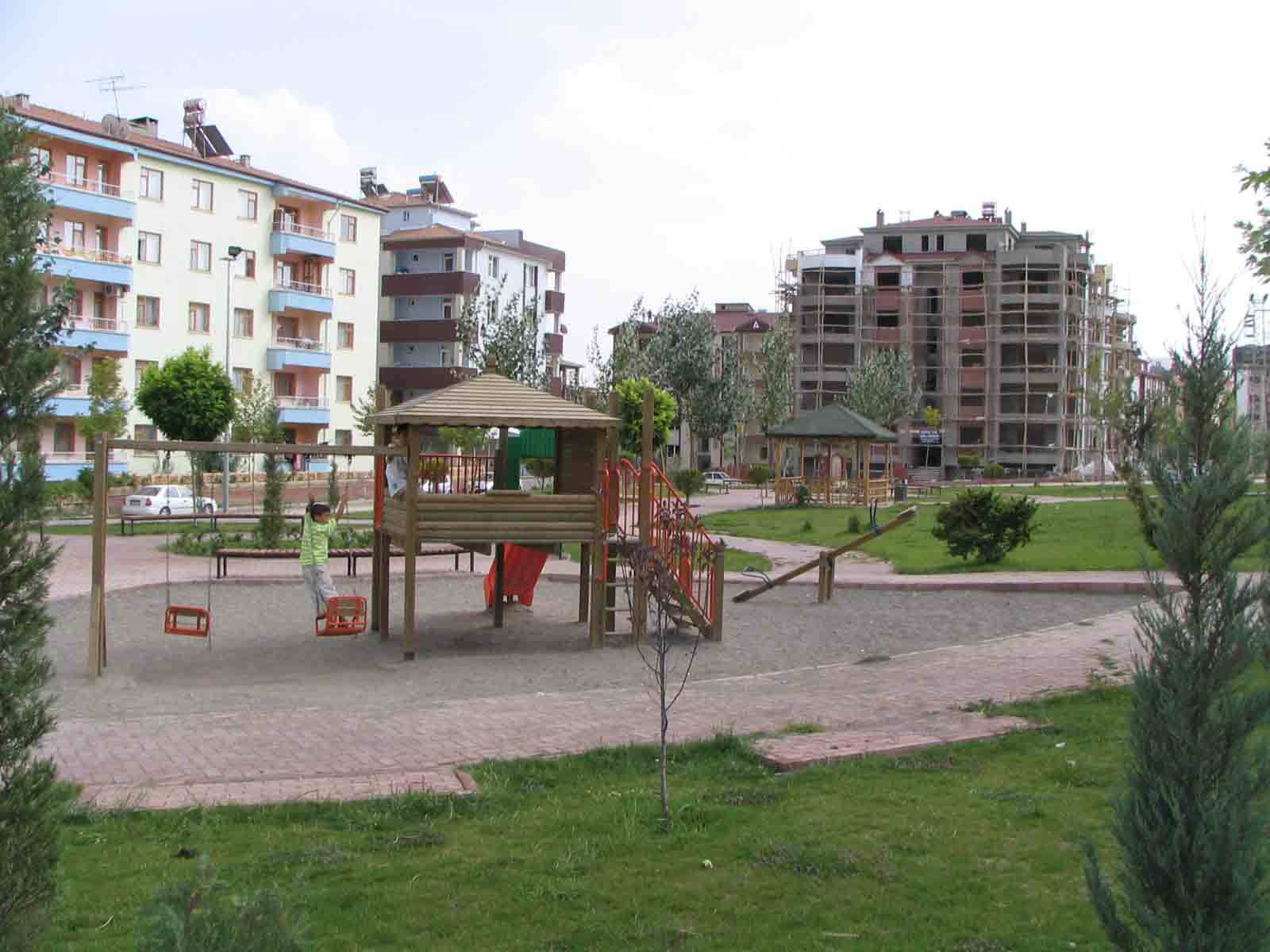 A Geographıcal Overvıew On The Dıstrıbutıon Of The Green Area in The Elazıg City Center Tablo 2.-Bazı gelişmiş ülkelerde ve Türkiye nin bazı kentlerinde açık yeşil alan değerleri(pamay,1978).