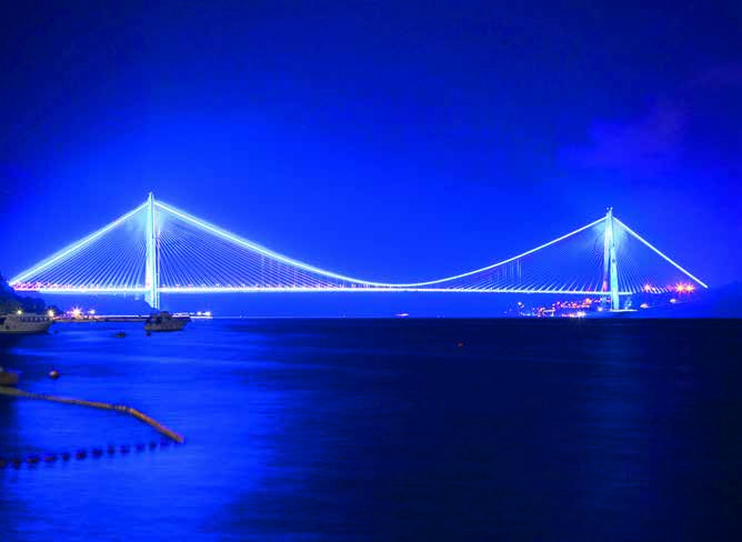 3. BOĞAZ KÖPRÜSÜ: ÇAĞDAŞ TÜRKİYE NİN SİMGESİ 2013 yılında yapımına başlanan ve ağustos ayında hizmete açılan Yavuz Sultan Selim Köprüsü üzerindeki raylı sistem tamamlanınca Edirne den İzmit e kadar