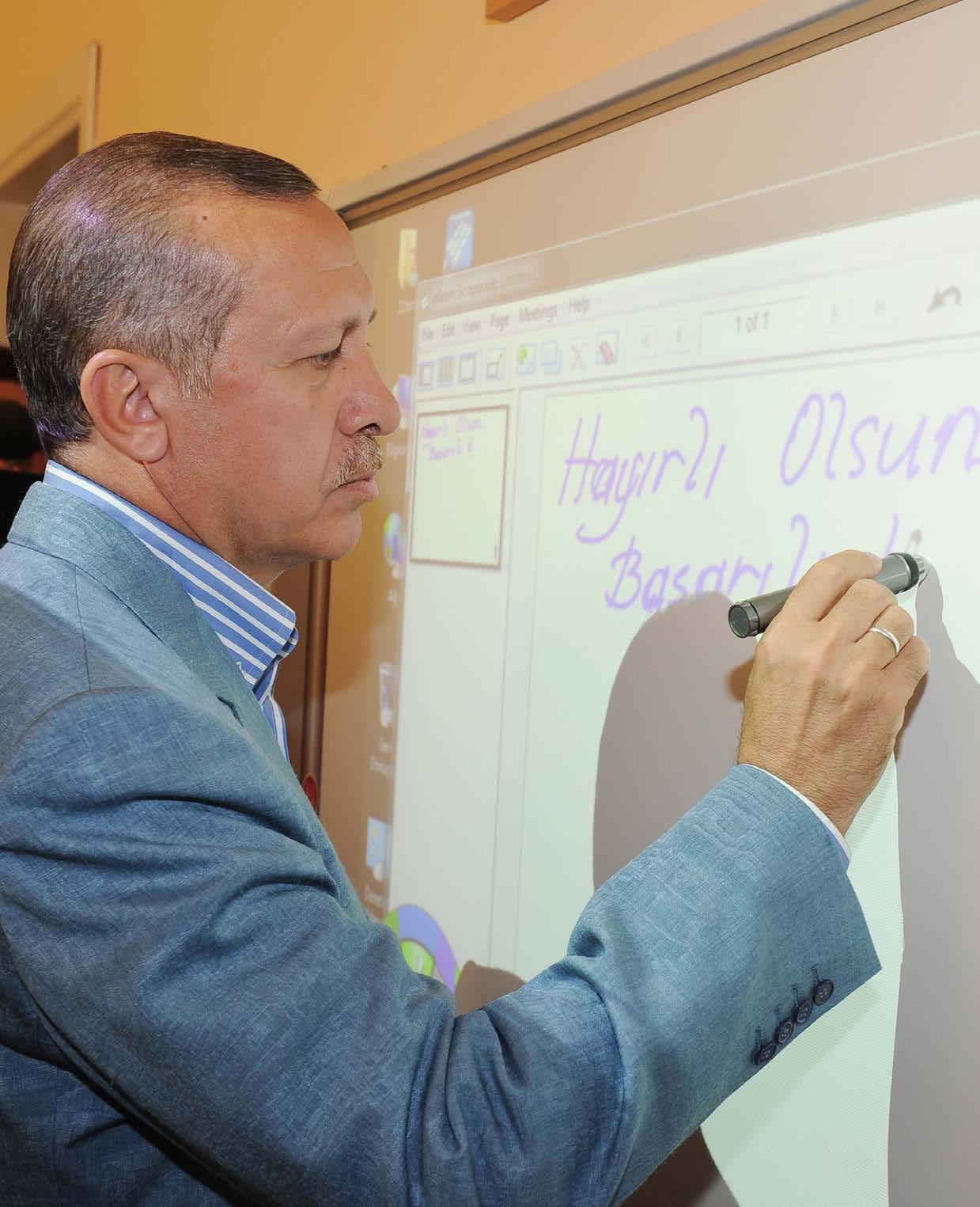 Sosyal Politikalar Başkanlığı Eğitimi, ülkemize ve geleceğimize yönelik en değerli yatırım alanı olarak görüyor ve en büyük önceliğimiz olarak ele alıyoruz.