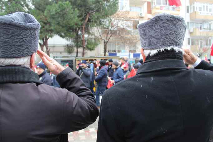 5 Şehit Atubay on yolculuğuna uğurlandı Bu karekodu akıllı telefonunuza okutarak haberin videounu izleyebiliriniz Fırat Kalkanı Harekatı kapamında, 29 Kaım'da irtibat keilen ve ardından geçtiğimiz