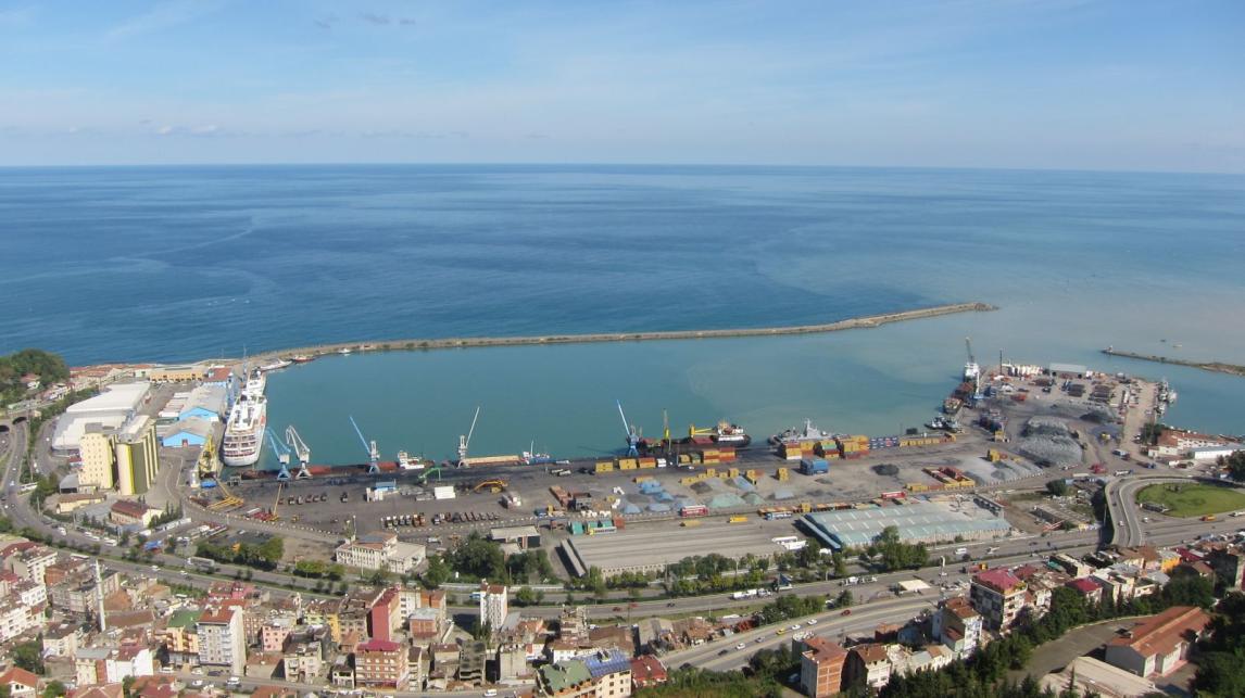 Trabzon Limanı Mumhaneönü (Moloz) mevkiinde Pontus'lar tarafından yapılan Trabzon Limanı, MÖ 117-119 yıllarında bugünkü yerine taşınmıştır.