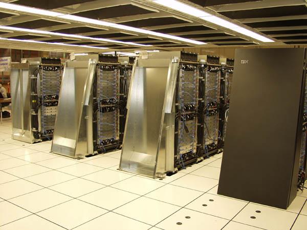 Özel amaçlı süper bilgisayarlar, sadece bir problemi çözmek için tasarlanmış ve ona göre donanım mimarisi olan yüksek performaslı aygıtlardır.