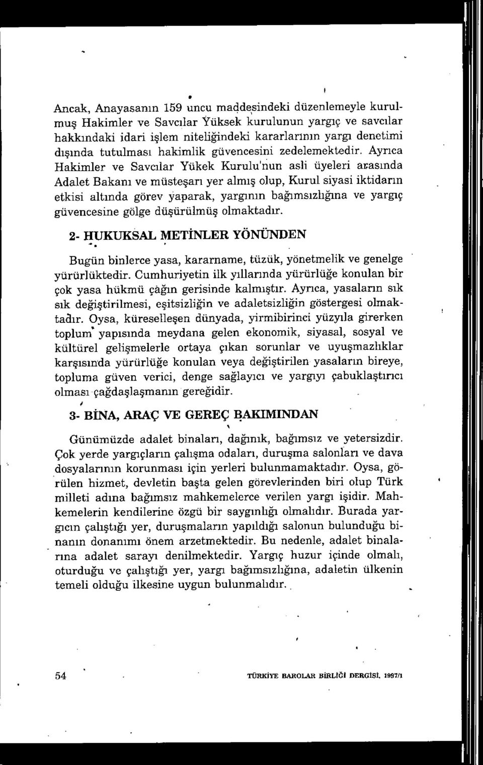 Ayr ıca Hakimler ve Savcılar Yükek Kurulu'nun asli üyeleri aras ında Adalet Bakan ı ve müste şarı yer alm ış olup, Kurul siyasi iktidar ın etkisi altında görev yaparak, yargının bağıms ızlığına ve