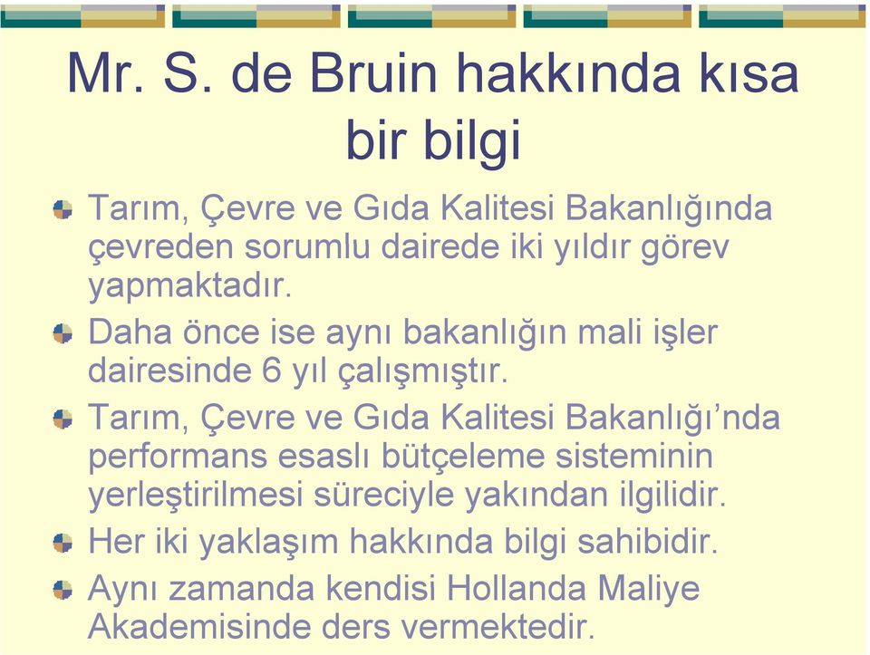 görev yapmaktadır. Daha önce ise aynı bakanlığın maliişler işler dairesinde 6 yıl çalışmıştır.