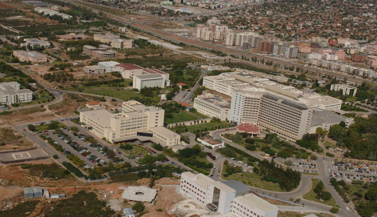 Akdeniz Üniversitesi Hastanesi Çallı kampüsünde Sosyal Bilimler Meslek Yüksekokulu, Yeşilbayır yerleşkesinde de Eğitim Fakültesi nin bazı bölümleri yer almaktadır.