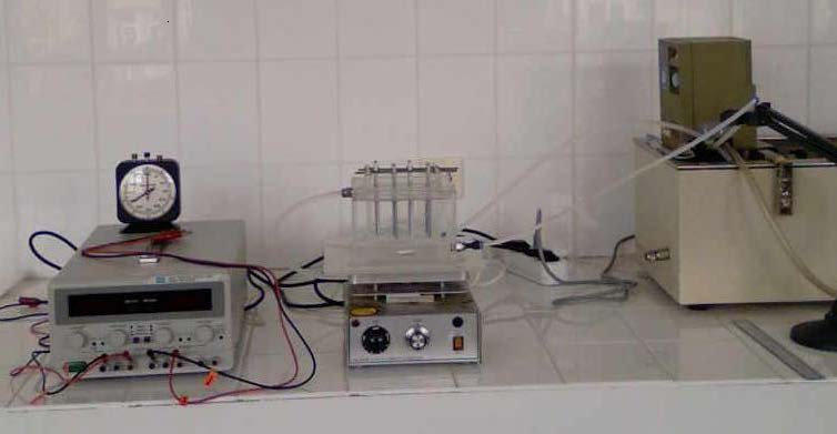 32 Şekil 1. Deneysel çalışmada kullanılan elektrokoagülasyon deney düzeneğinin şematik ve fotoğraflı görünüşü 4.