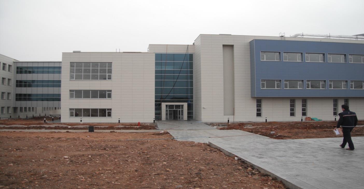 Kırklareli Üniversitesi Merkez Kampusu Merkezi Yemekhane, Kantin, Kafeterya inşaatı işi toplam 9.200.000 TL bedel ile 15.09.2010 tarihinde ihale edilerek yapımına başlanılmıştır. Bu iş için 321.