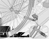 Eşya saklama ve bagaj bölümleri 63 İlk bisikletin bağlanması 3. Her iki bisiklet lastiğini gerdirme bantları ile tekerlek yuvalarında emniyete alın. 4.