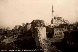 Yrd. Doç. Dr. Fatih Köse Fotoğraf 3. Osmanlı döneminin sonlarında Edirnekapı, cami ve Sulukule semti. Fotoğraf 5. Mihrimah Camii (F.Akozan dan). Fotoğraf 4.