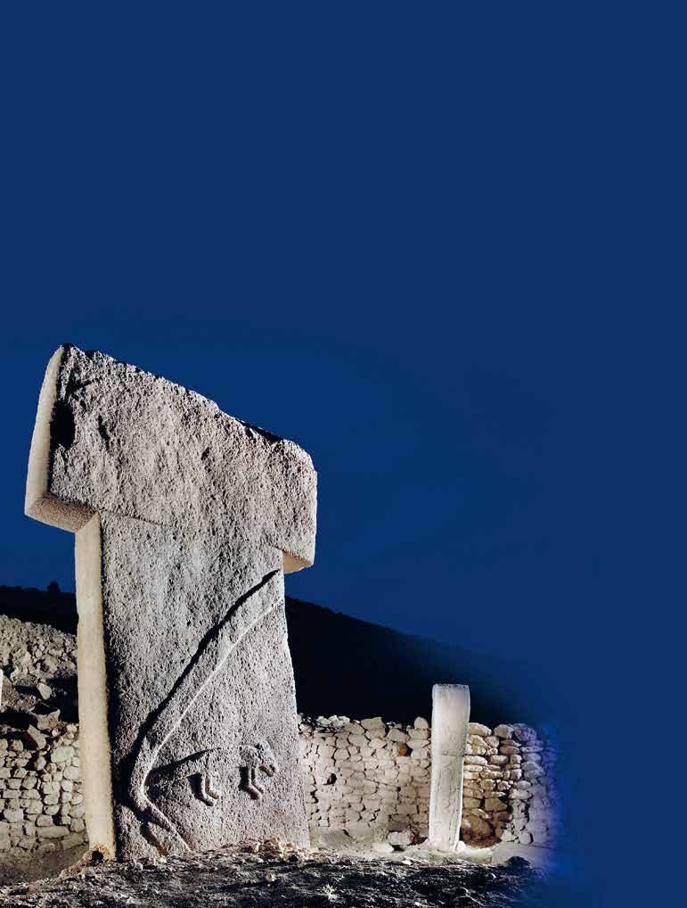 KÜLTÜR I SANAT GÖBEKLİ TEPE DÜNYANIN İLK MABETLERİ Andrew Collins* lman arkeolog Klaus Schmidt (1953-2014) 1986 ile 1991 yılları arasında, Şanlıurfa'nın kuzeyinde kalan Orta Fırat havzasındaki