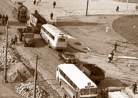 Şehrin vazgeçilmezi Boğaziçi sahil hatları Üzeri çizgili 40 numara, Taksim-Kireçburnu seferinde.
